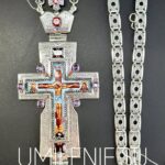 Крест серебряный с финифтевым распятием и цепью
