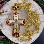 Крест наперсный латунный в позолоте с эмалью и цепью